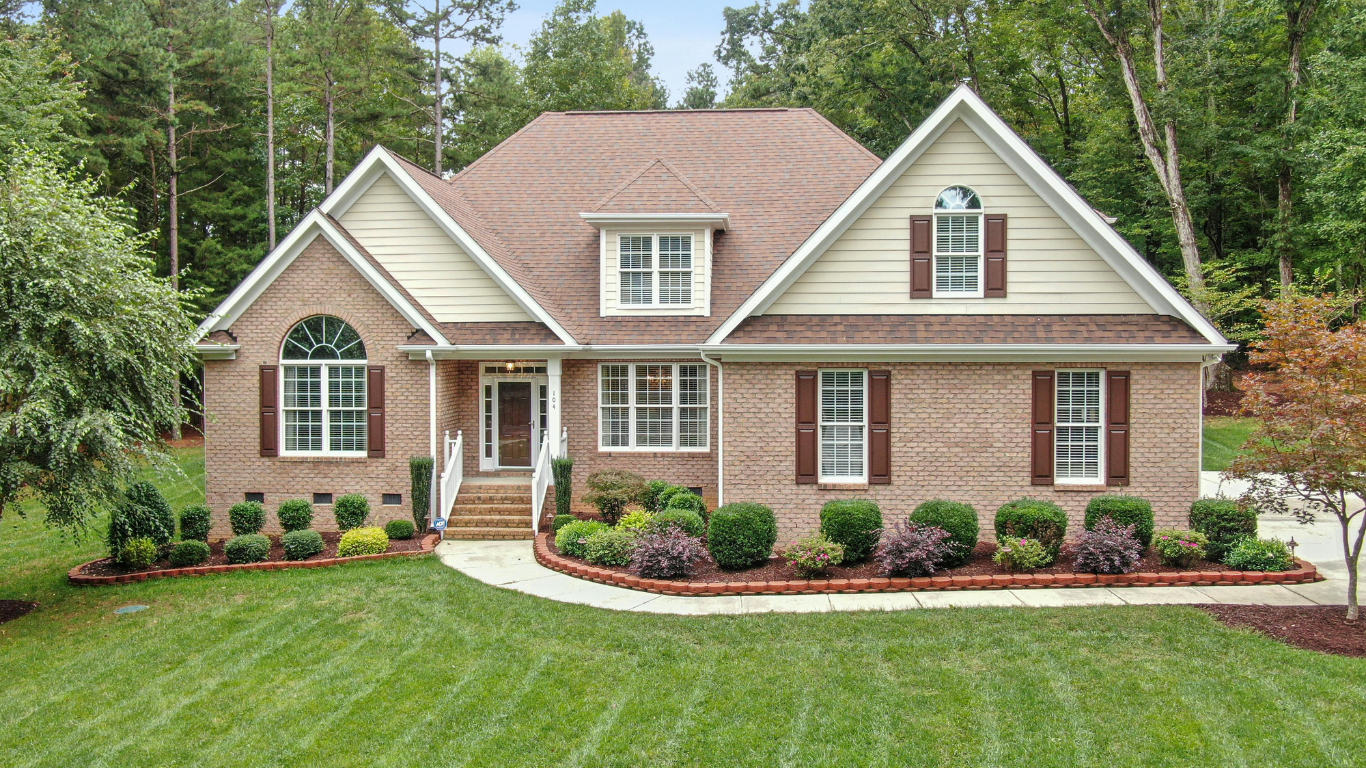 Fieldstone Lawn & Landscape professionally maintained property with lush green lawn and manicured flower beds in Raleigh, NC